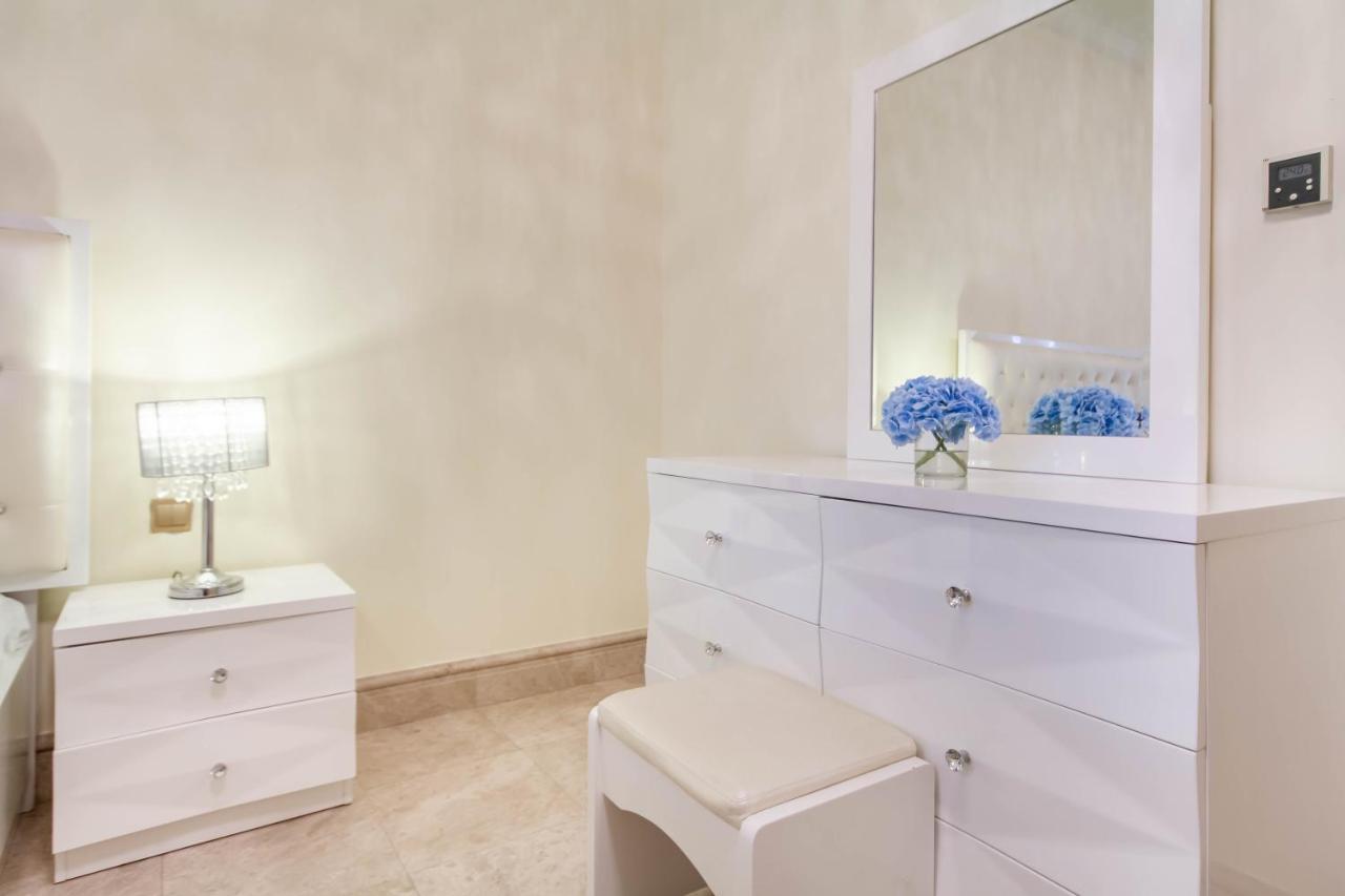 Bespoke Holiday Homes - Palm Jumeirah- 1 Bedroom Fairmont North Residence Дубай Екстериор снимка