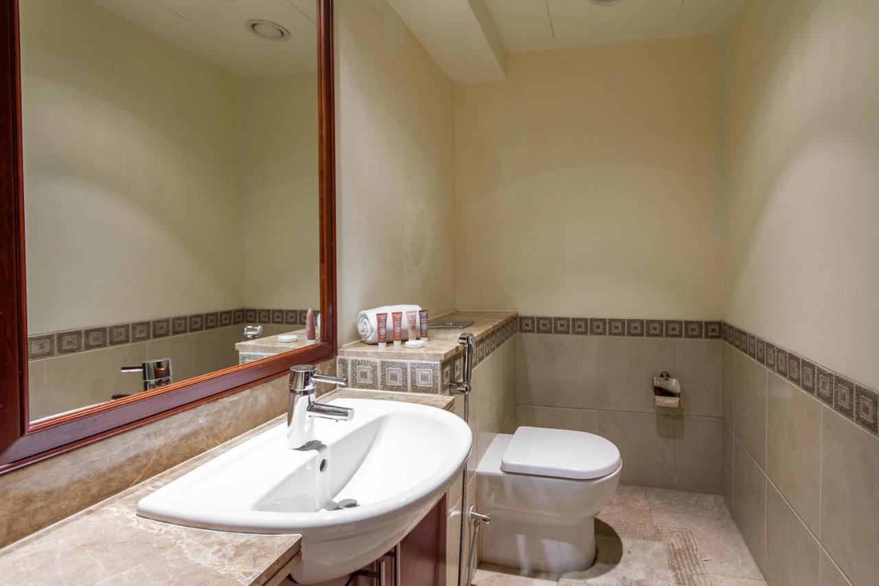 Bespoke Holiday Homes - Palm Jumeirah- 1 Bedroom Fairmont North Residence Дубай Екстериор снимка